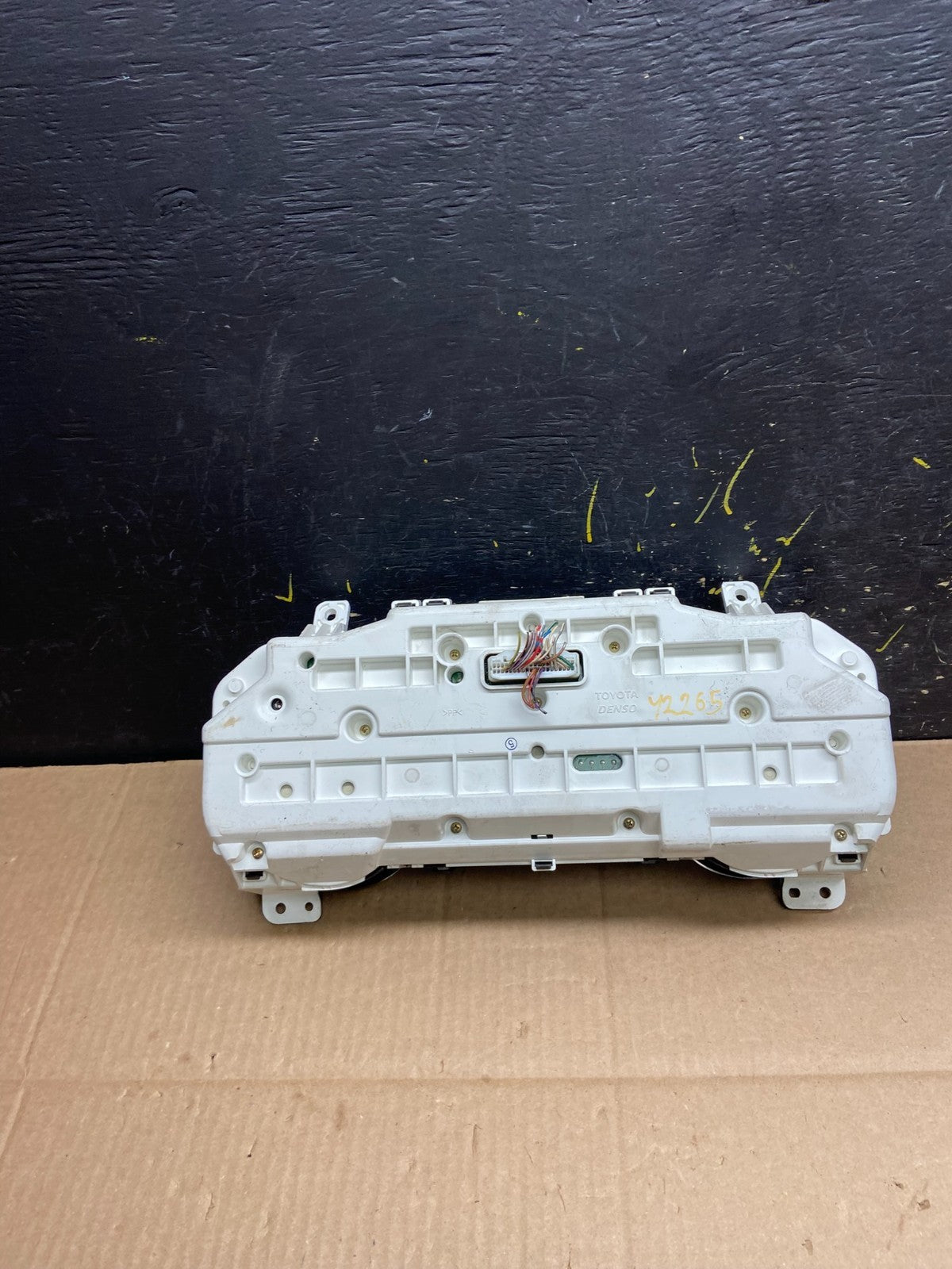 2004 2005 Toyota Sienna Speedometer Cluster Gauge Y2265 DG4
