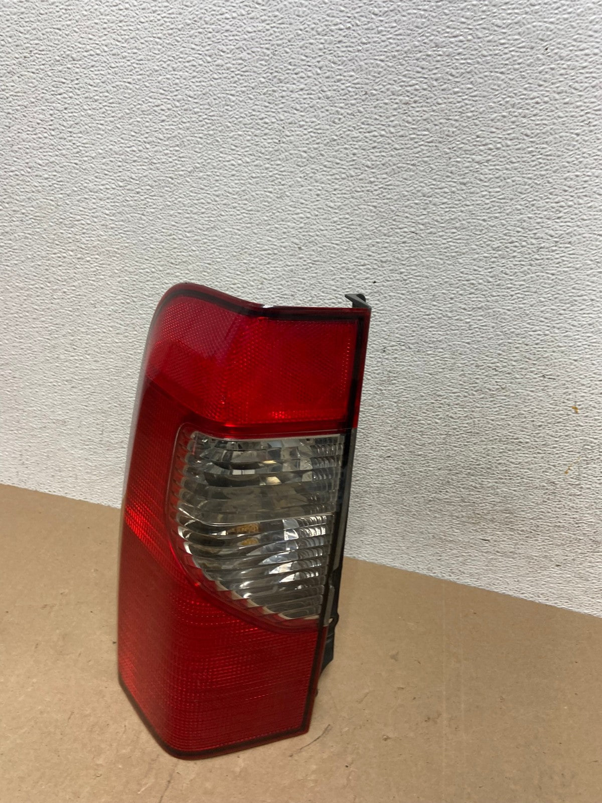 2002 2003 2004 Nissan Xterra Left Driver Side Tail Light AE6730 LK0