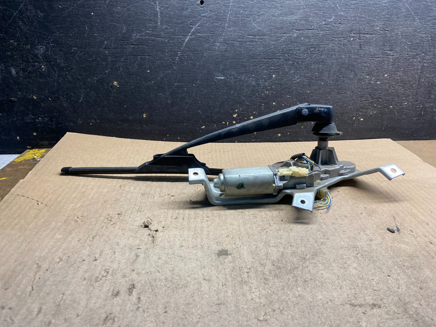 2005 to 2009 Subaru Legacy Outback Rear Windshield Wiper Motor z8737 DG1