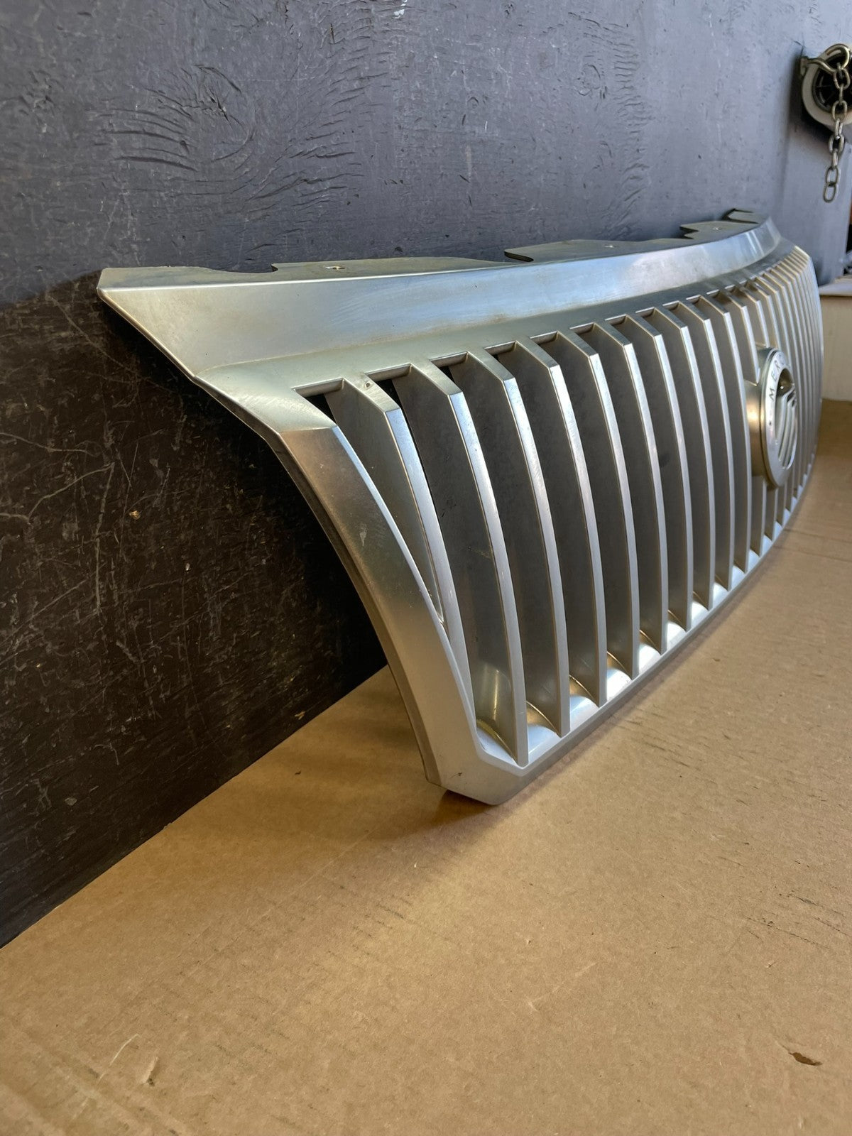 2002 to 2005 Mercury Mountaineer Front Upper Grill Grille AD0129 DG2