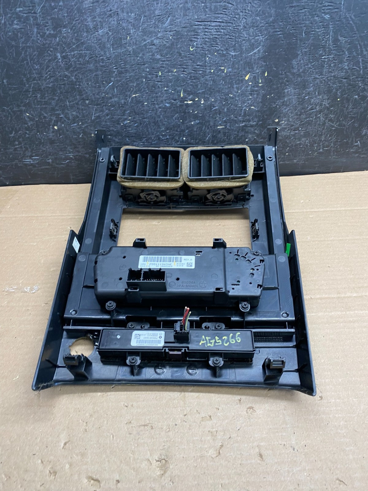 2008 to 2012 Jeep Liberty Dash Climate Temperature Control Radio Bezel AG5266 DG5