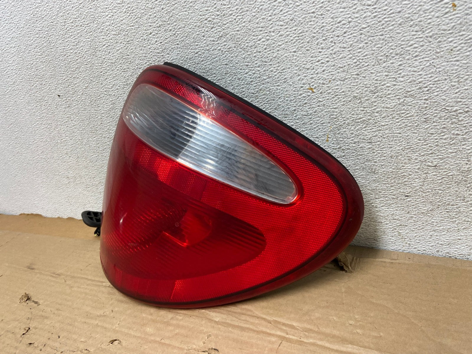 2004 - 2007 Dodge Grand Caravan Right Passenger Side Tail Light AG8341 LK2
