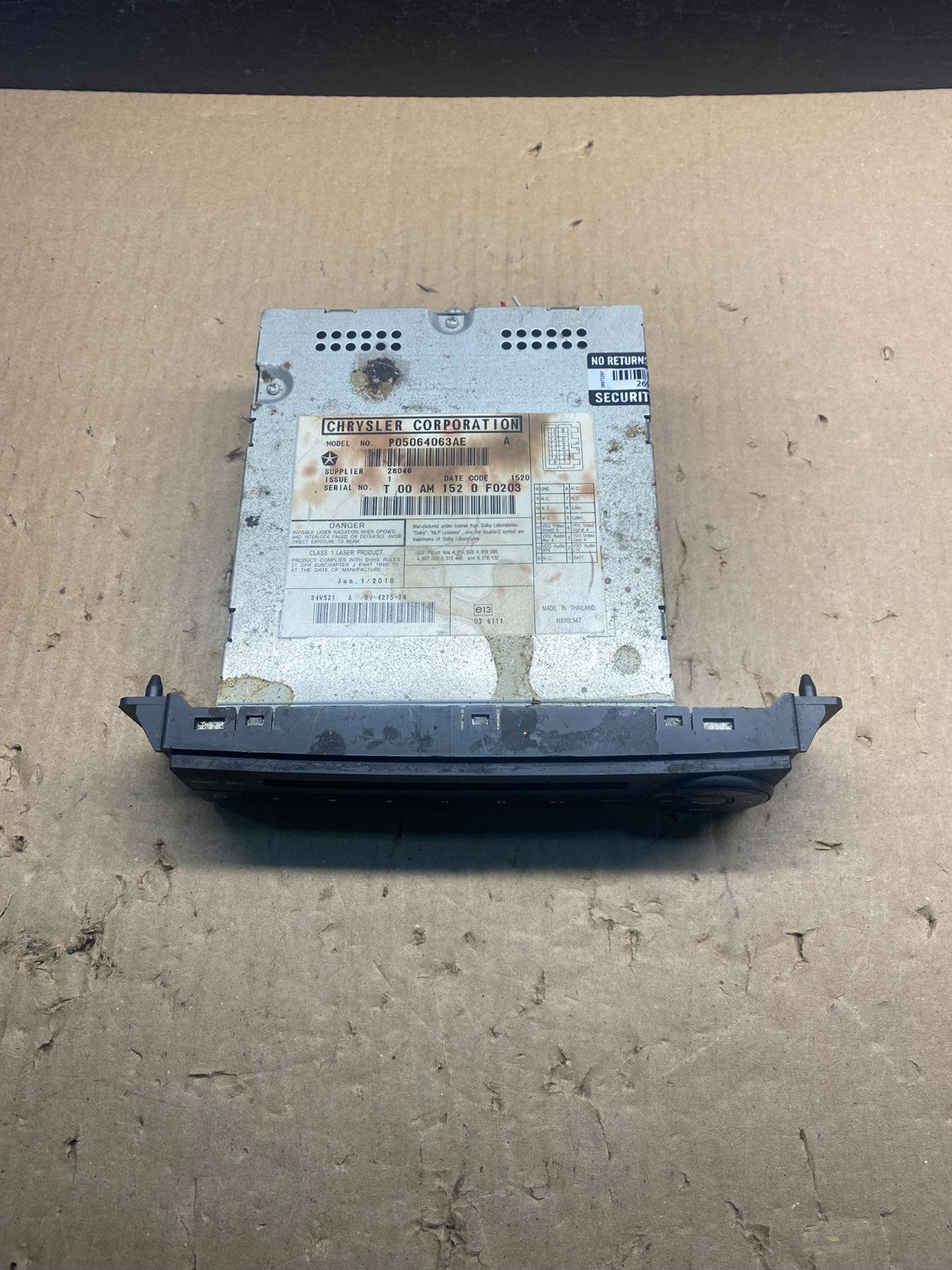 2008 to 2012 Chrysler Town Country DVD Player Receiver AC8962 DG3