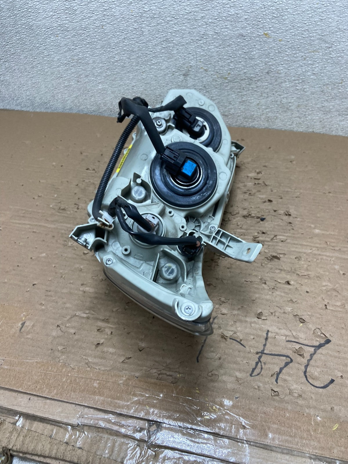 2010 - 2011 Toyota Camry Right Passenger RH Halogen Headlight AB1716 DW7