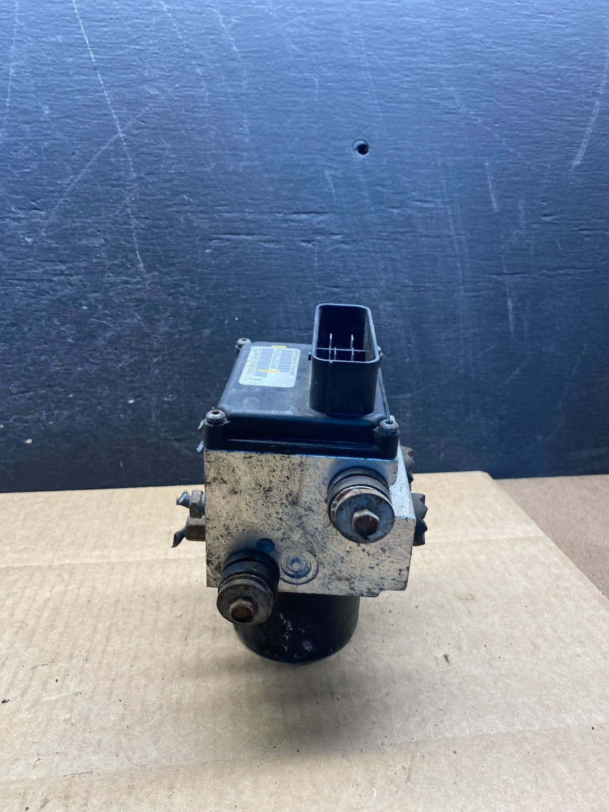 2010 2011 Dodge RAM 2500 ABS Anti-Lock Brake Pump Control Module AG9556 DW2