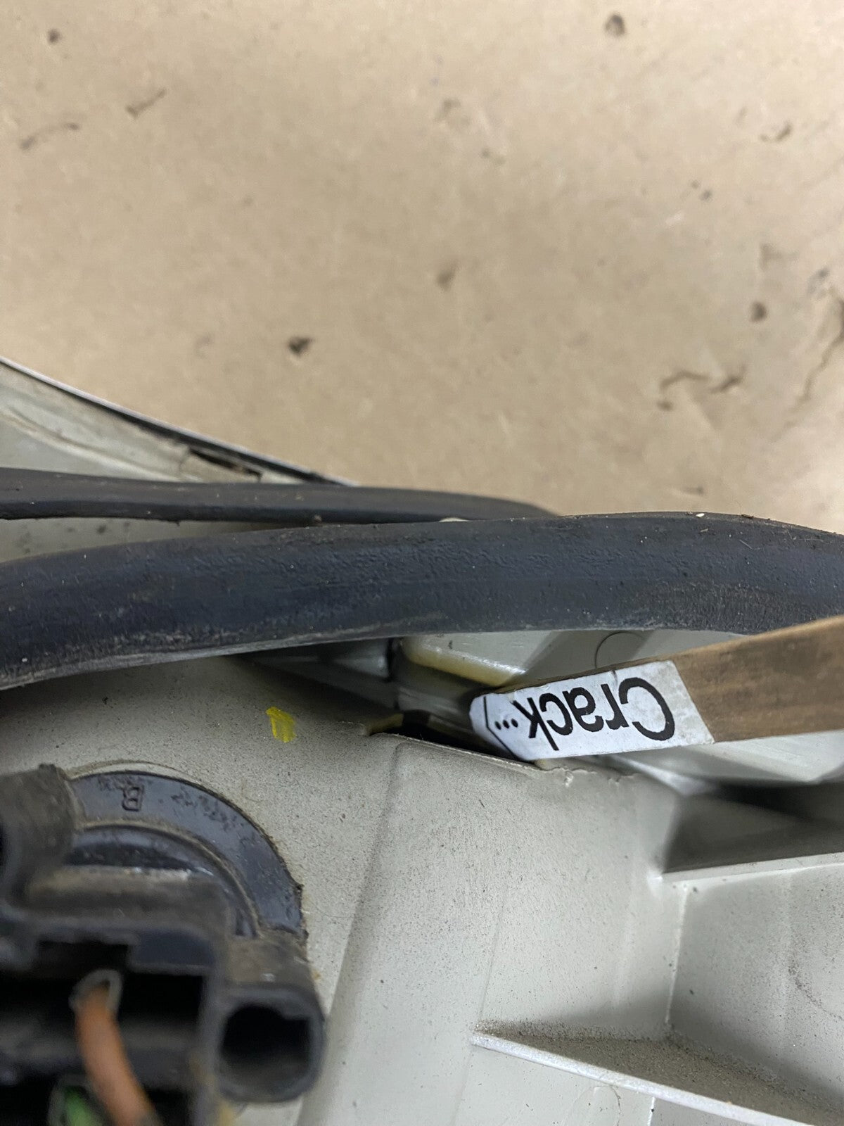 1990 - 1993 Cadillac Allante Front Right Passenger Tail Light J9050 PS8