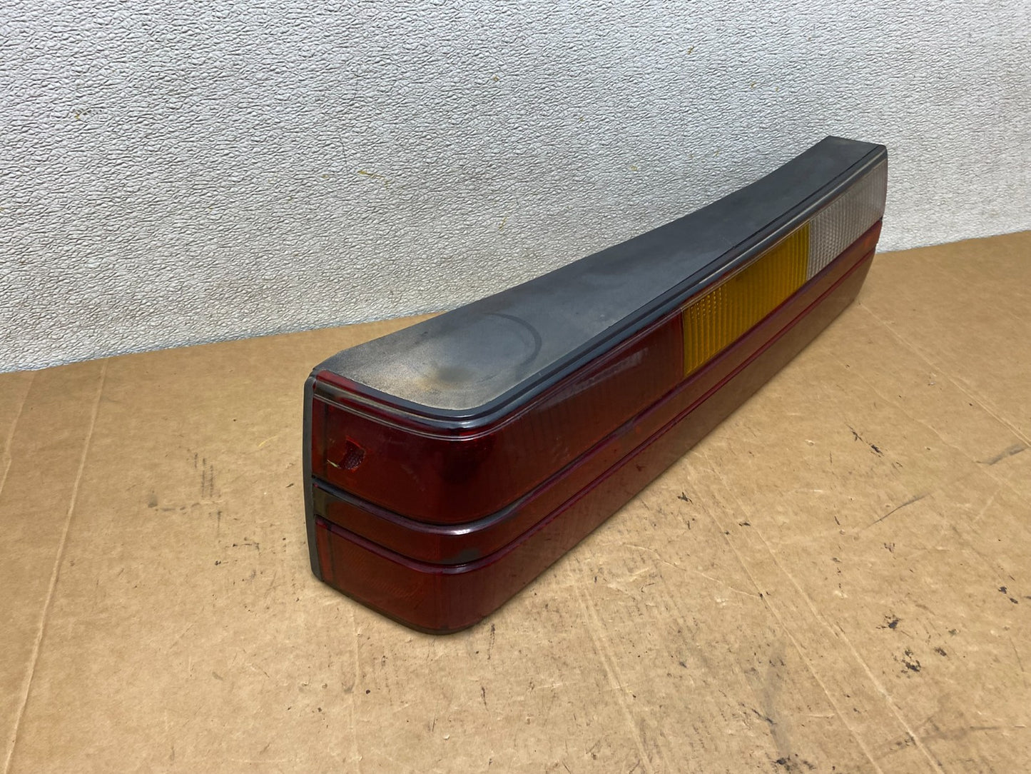 1985 1986 Ford Mustang Left Driver LH Side Tail Light T2206 DW2