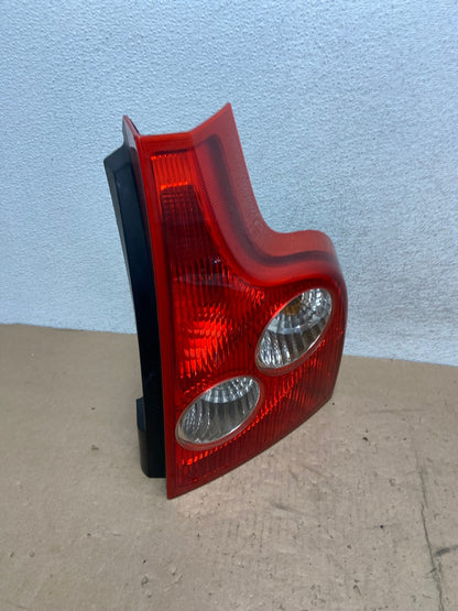 2003 2004 2005 2006 Volvo XC90 Right Passenger RH Lower Tail Light AG5530 LK2