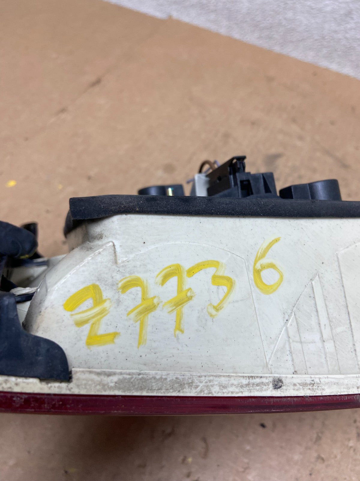 2004-2007 Volkswagen Touareg Right RH Side Inner Tail Light Oem Z7736 PS6