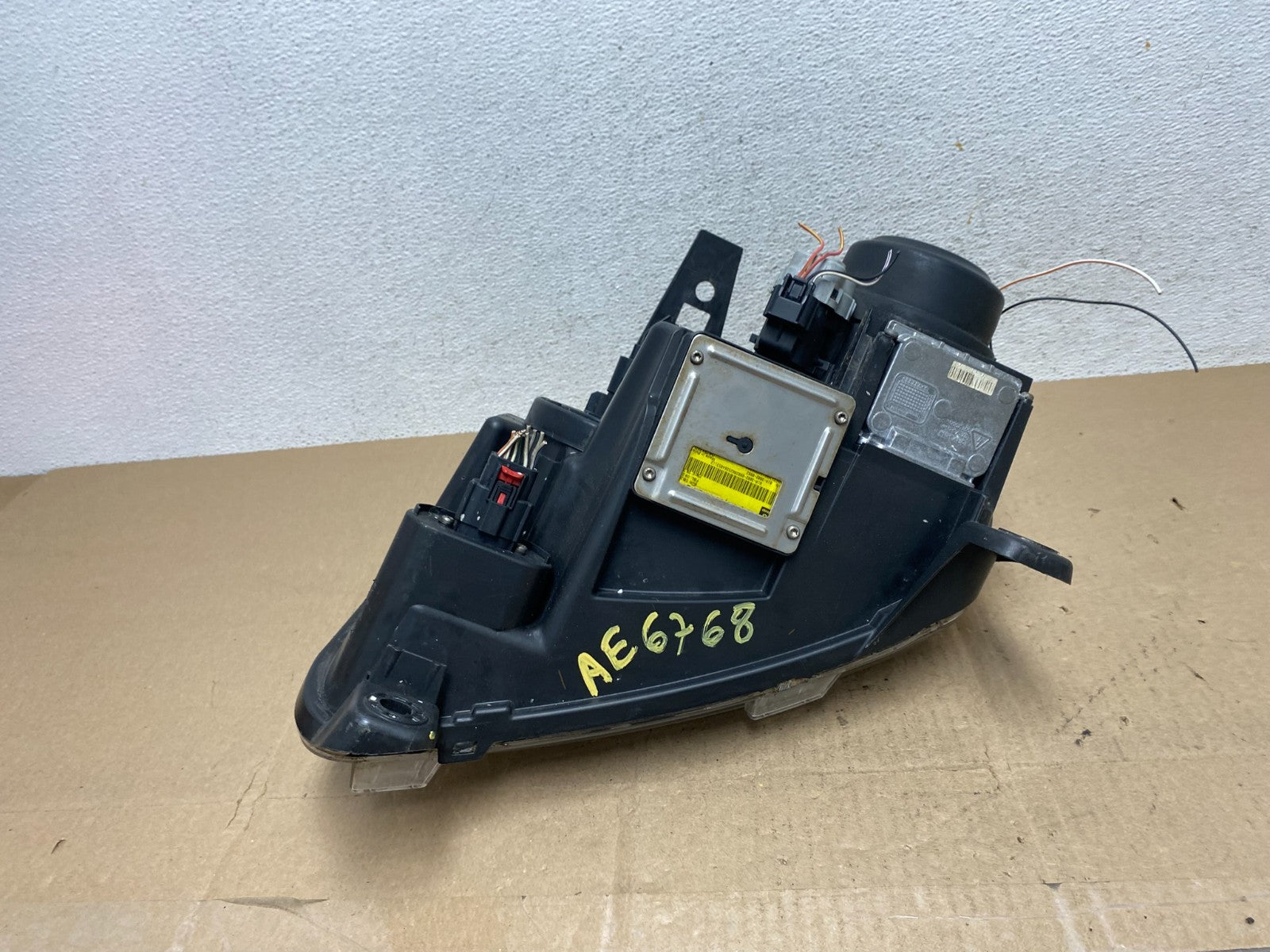 2011-2013 Jeep Grand Cherokee Right Passenger Xenon Headlight AE6768 DW9