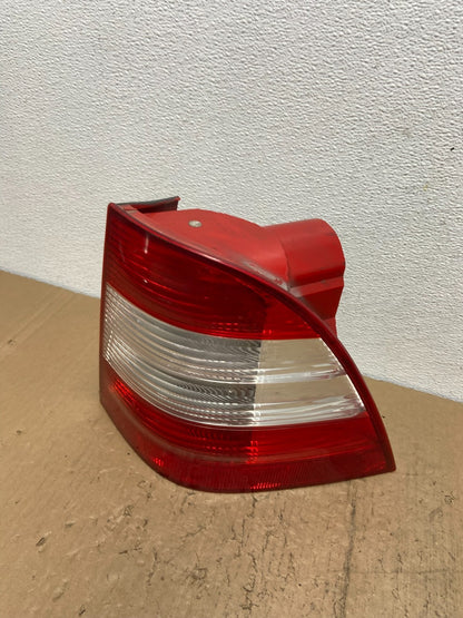 2002-2005 Mercedes ML 350 Ml-Class Right Passenger Rh Side Tail Light AC7349 DW0
