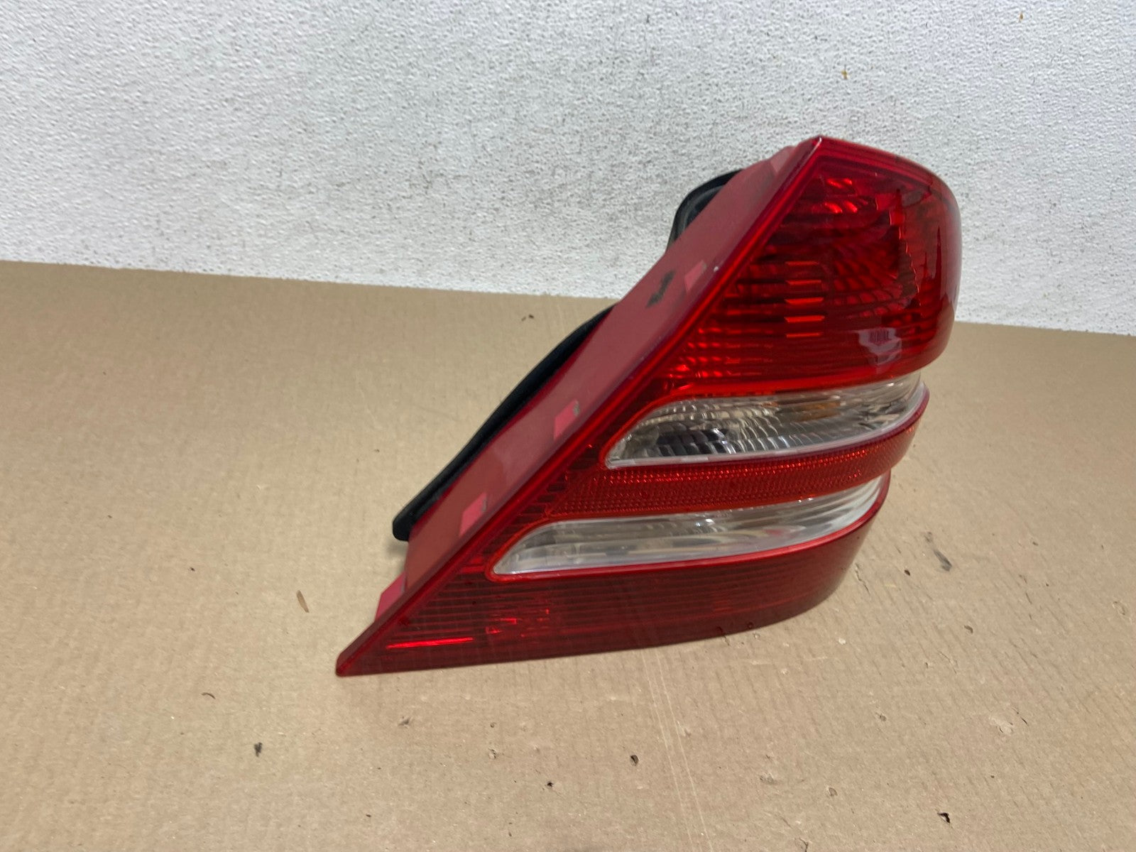 2005-2007 Mercedes-Benz C 230 - W203 C-Class Right Passenger Tail Light AE69732