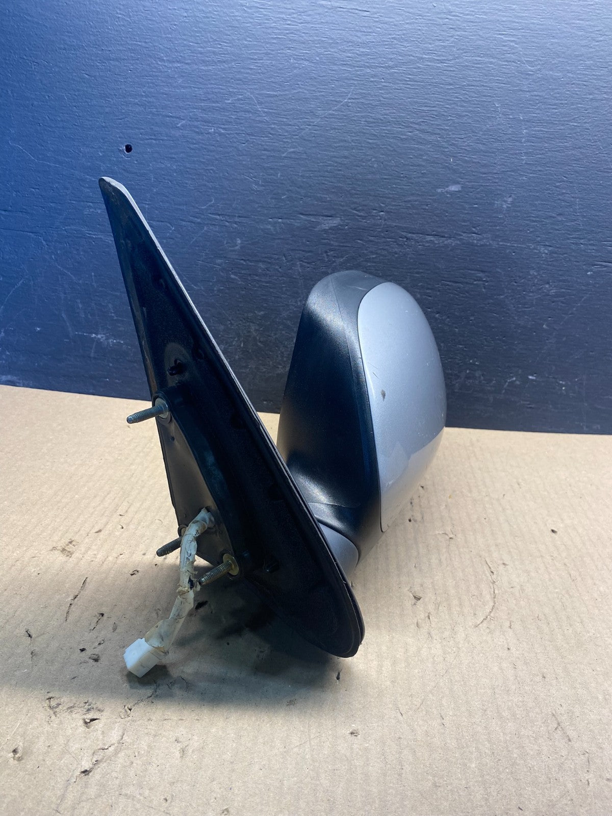 2001 to 2006 Toyota Sequoia Left Driver View Door Mirror ac8904 DG1