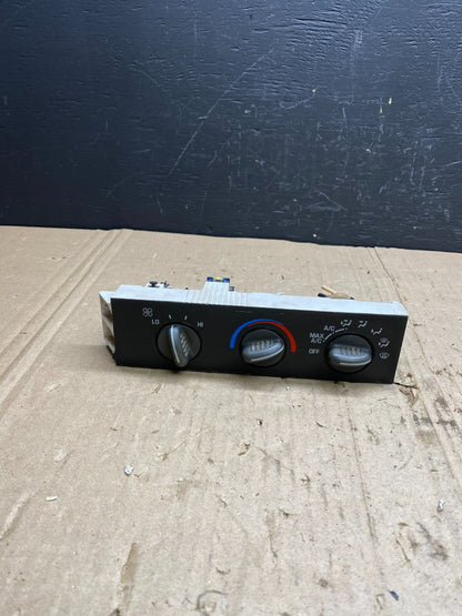 2001 - 2007 GMC Chevrolet Express 1500 Climate Control A/C AB9046 DG0