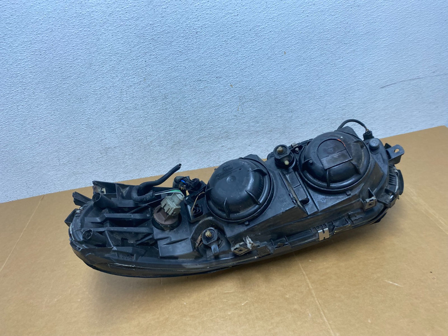 2001 2002 2003 2004 Volvo V70 XC70 Right Passenger Rh Headlight AD8900 DW6