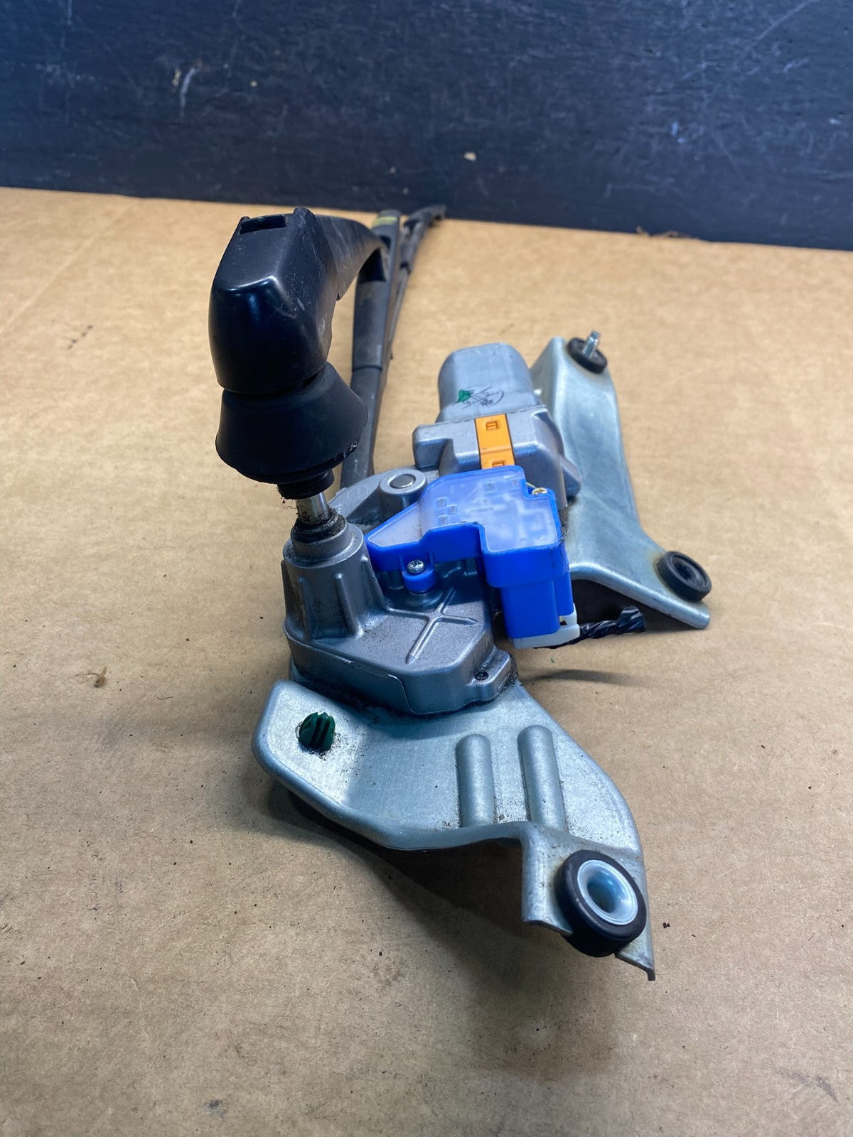 2010 to 2013 Subaru Forester Rear Windshield Washer Wiper Motor AD74724