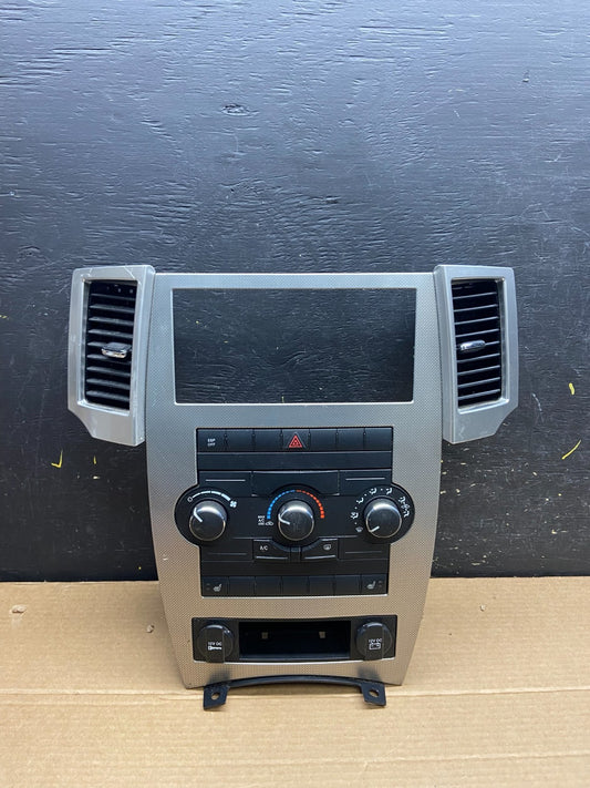 2008 to 2010 Jeep Grand Cherokee Center A/C Heater Climate Control W0111 DG0