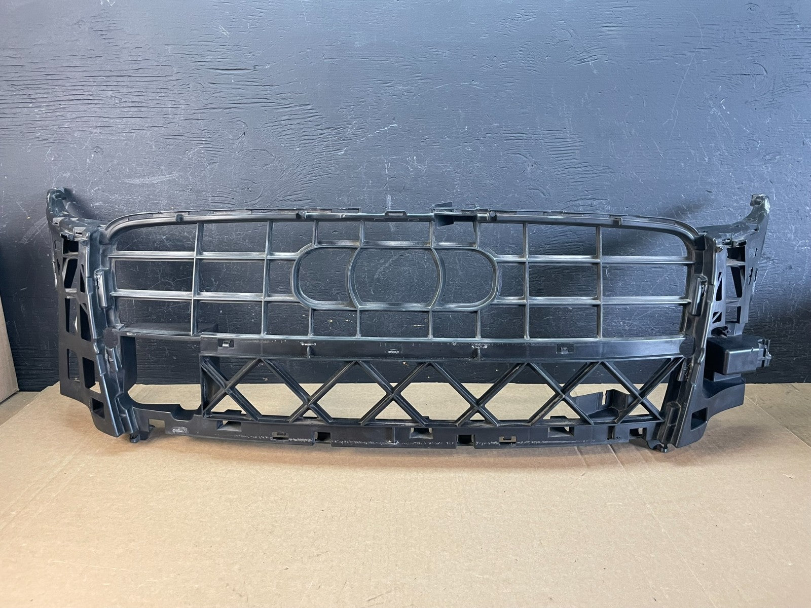 2007 2008 2009 Audi Q7 Front Bumper Cover Grill Support Reinforcement ac9958 DG0