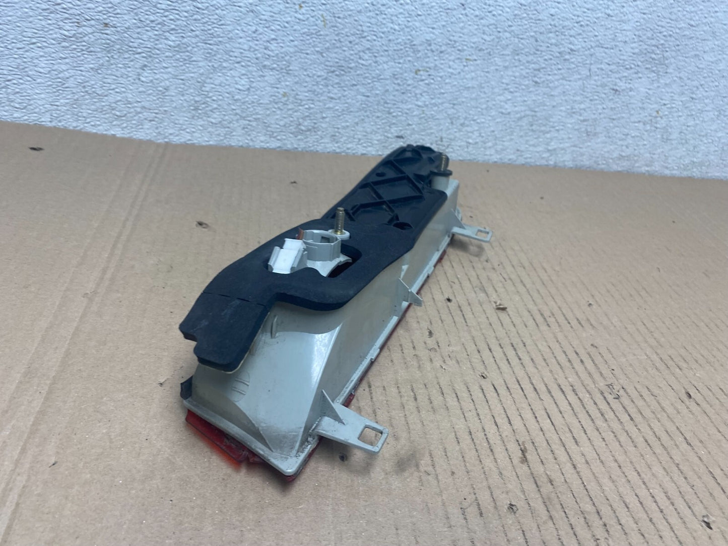 2002 to 2005 BMW 7-Series 745i 760i Left Driver Rear Inner Tail Light Oem I59859