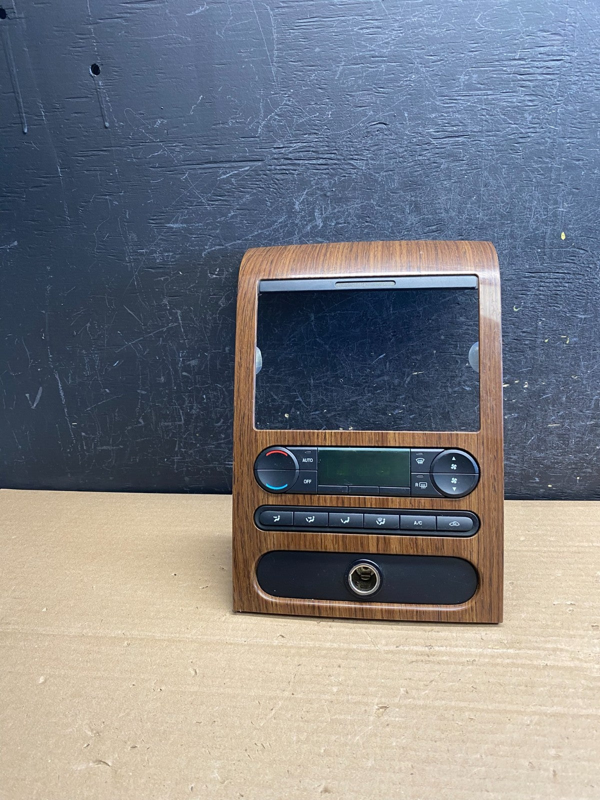 2004 to 2008 Ford F150 Radio Climate Dash Bezel Surround Black ag0127 DG0
