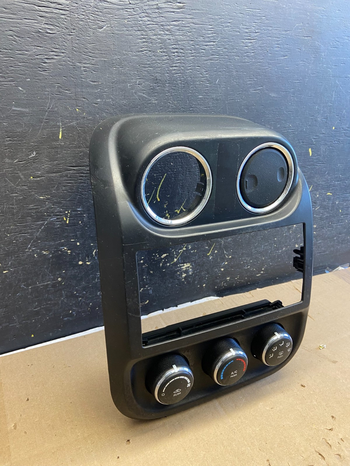 2011 to 2017 Jeep Compass Dash Climate Temperature Control Radio Bezel AB1971 DG2