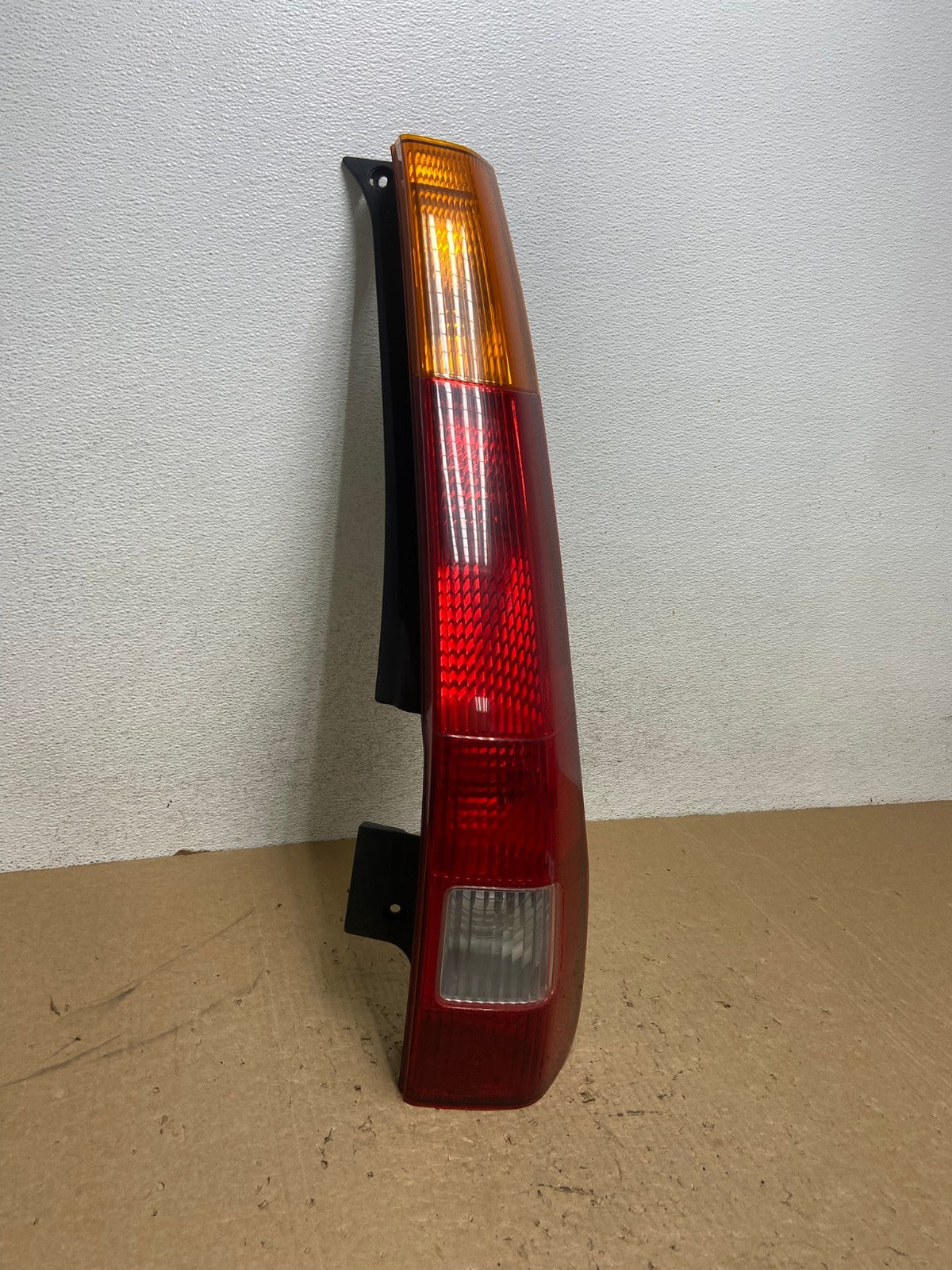 2002 - 2004 Honda Crv Cr-v Right Passenger Rh Side Tail Light AG1302 LK2
