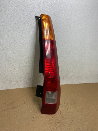 2002 - 2004 Honda Crv Cr-v Right Passenger Rh Side Tail Light AG1302 LK2