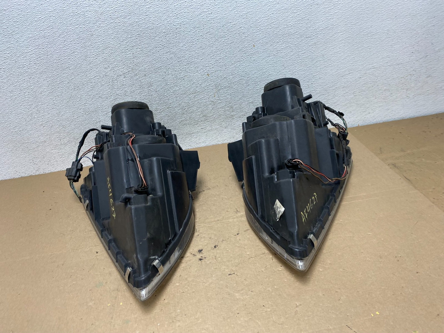 2004 to 2006 Chrysler Pacifica Headlights Left+Right Halogen AF4627 DW8