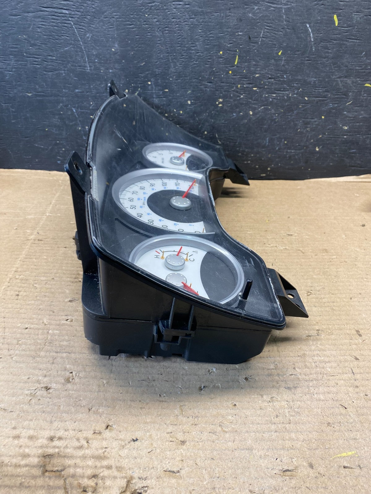 2005 Dodge Durango Speedometer Instrument Cluster Gauge OEM R2879 DG2