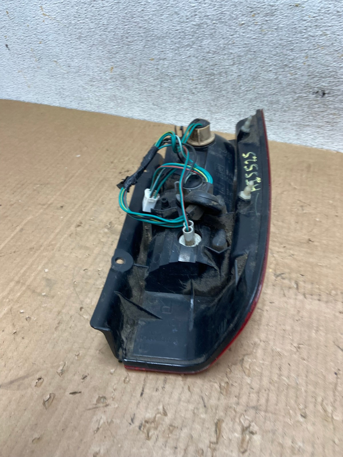 2002 2003 2004 Nissan Xterra Right Passenger RH Side Tail Light AI5525 LK7