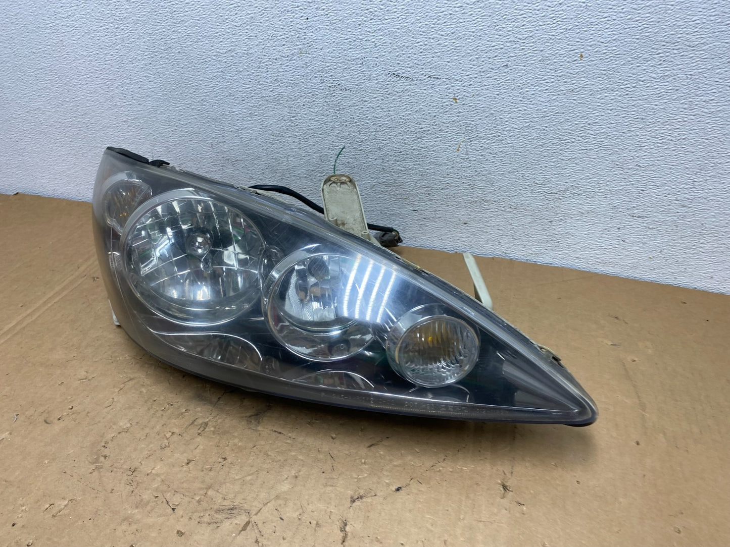 2005 to 2006 Toyota Camry Right Passenger RH Halogen Headlight AD3048 DW1