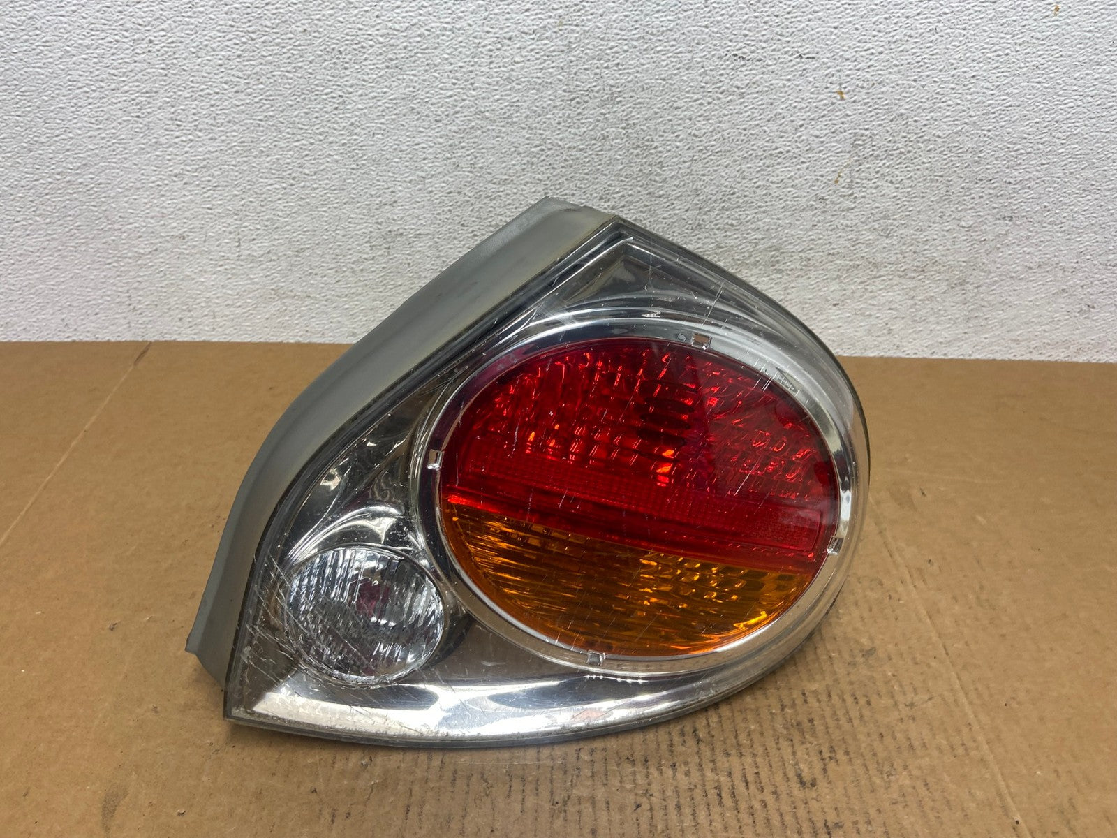 2002 2003 Nissan Maxima Right Passenger RH Side Tail Light AE0437 LK0