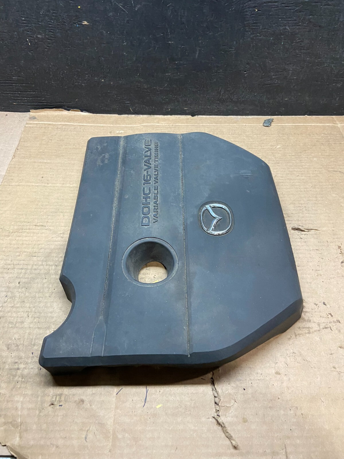 2004 to 2008 Mazda 3 DOHC 16 VALVE Engine Shield Top Cover i3177 Oem DG12