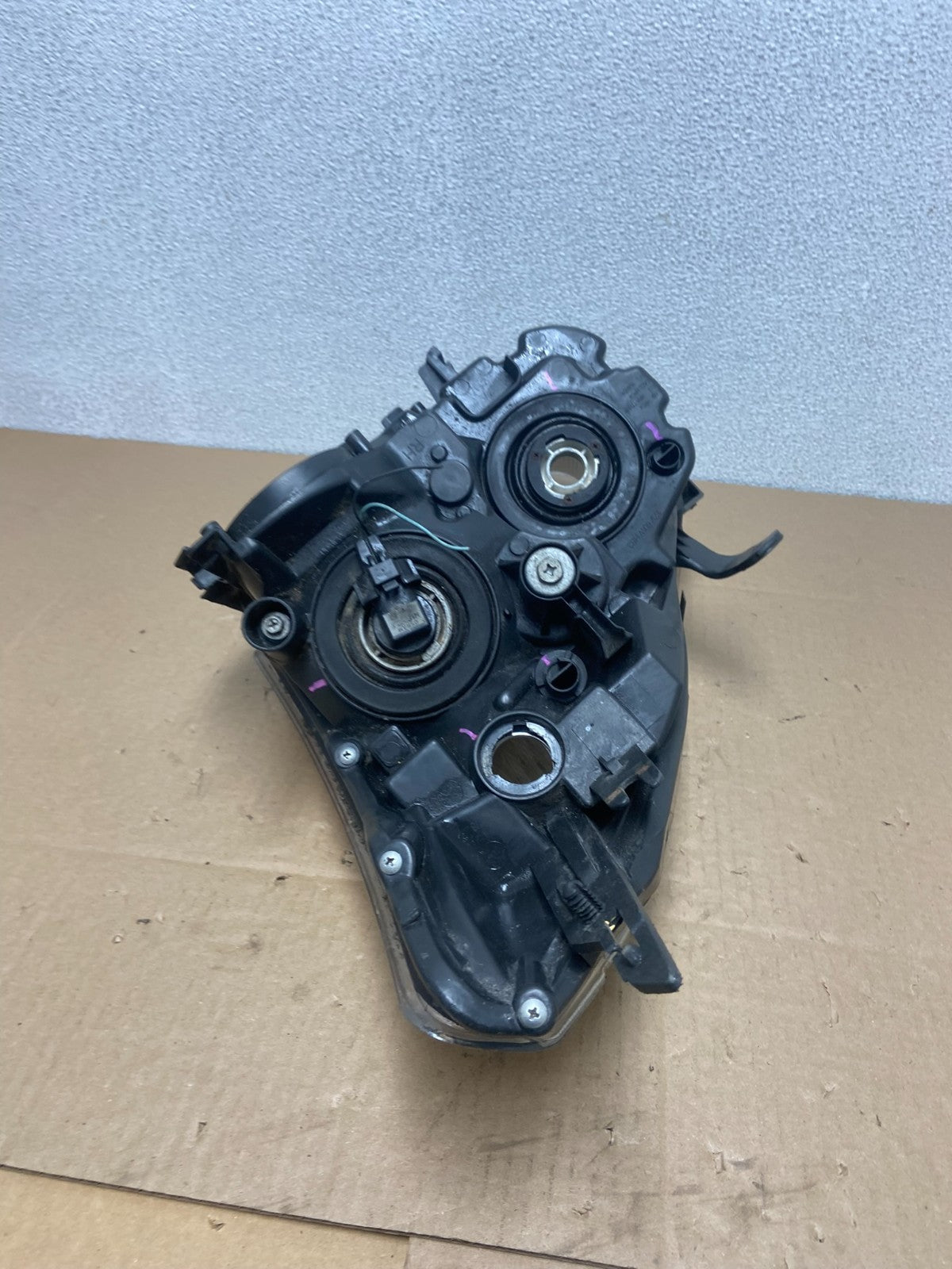 2009-2013 Nissan Rogue Right Passenger Halogen Headlight AB6178 DW5