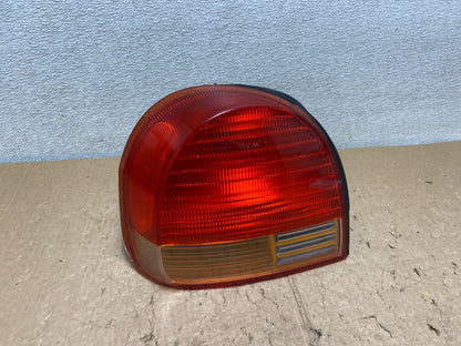 1999 2000 2001 Hyundai Sonata Left Driver Lh Side Tail Light Oem V3783 DW0