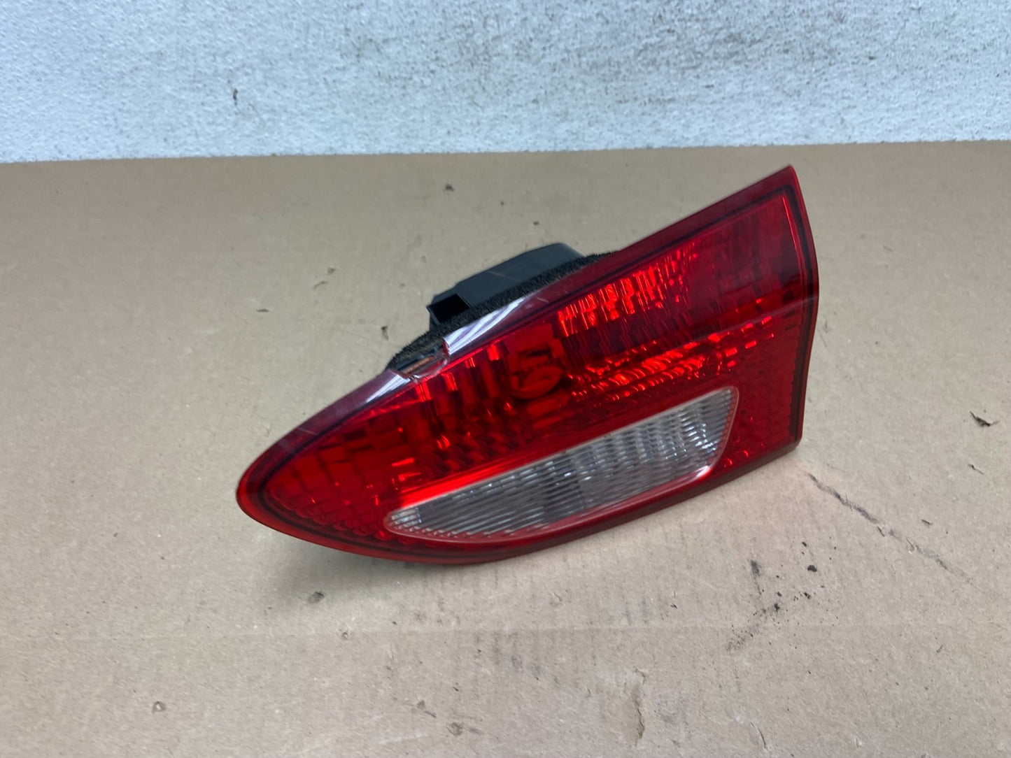 2006 2007 Subaru Tribeca B9 Right Passenger Side Tail Light Inner AG5755 DW2