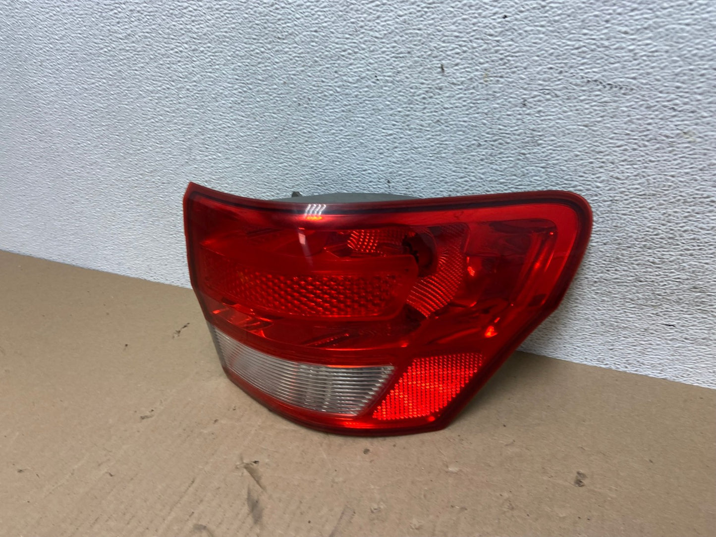 2011-2013 Jeep Grand Cherokee Right Passenger Side Rh Tail Light AE7326 LK1