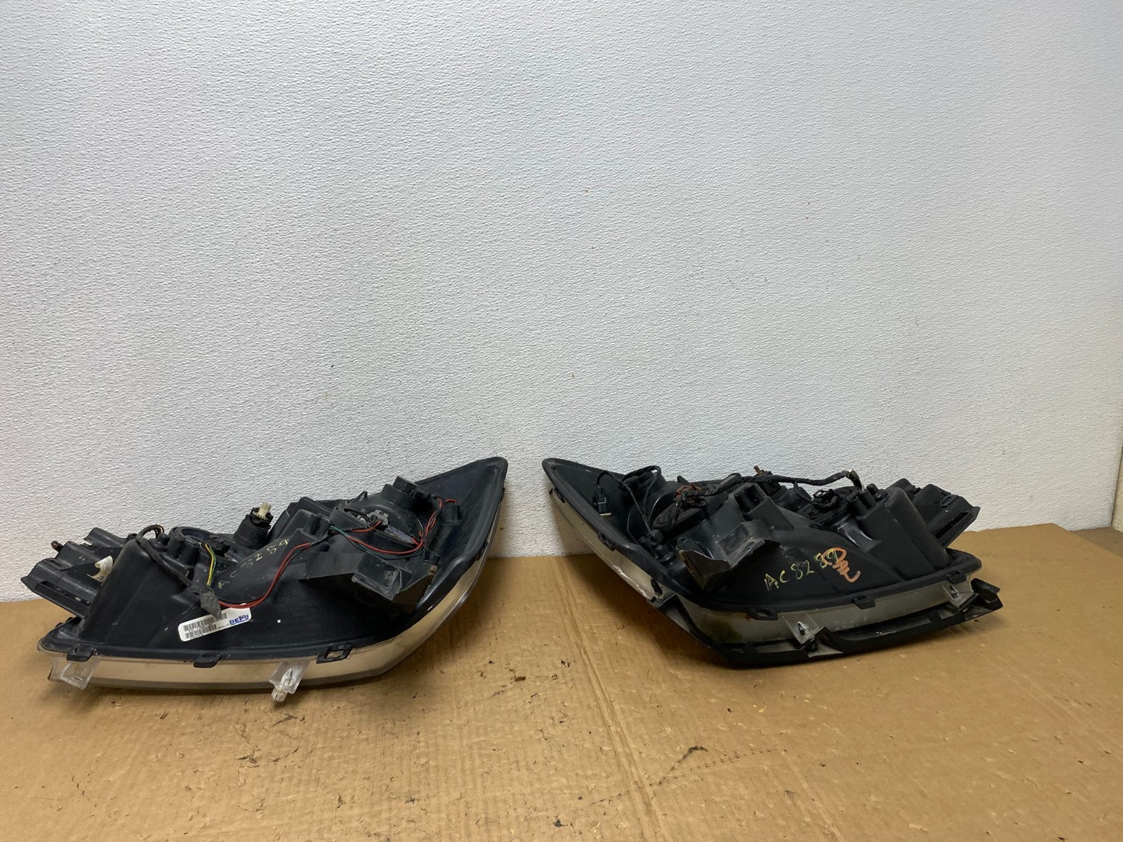 2004 to 2007 Nissan Armada Left+Right Side Set Headlights AC8289 DW7
