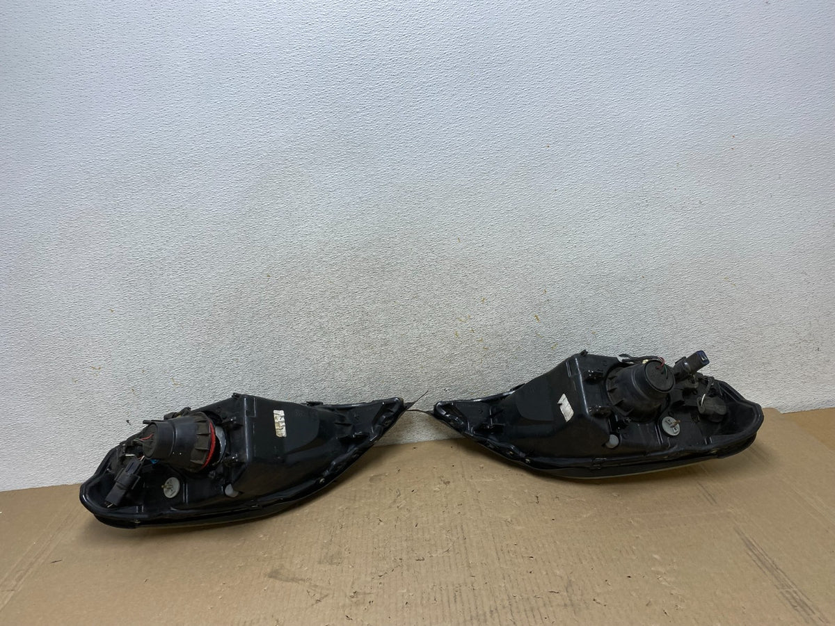 2000 to 2005 Mercury Sable Left+Right Side Halogen Headlights AJ2144 DW8