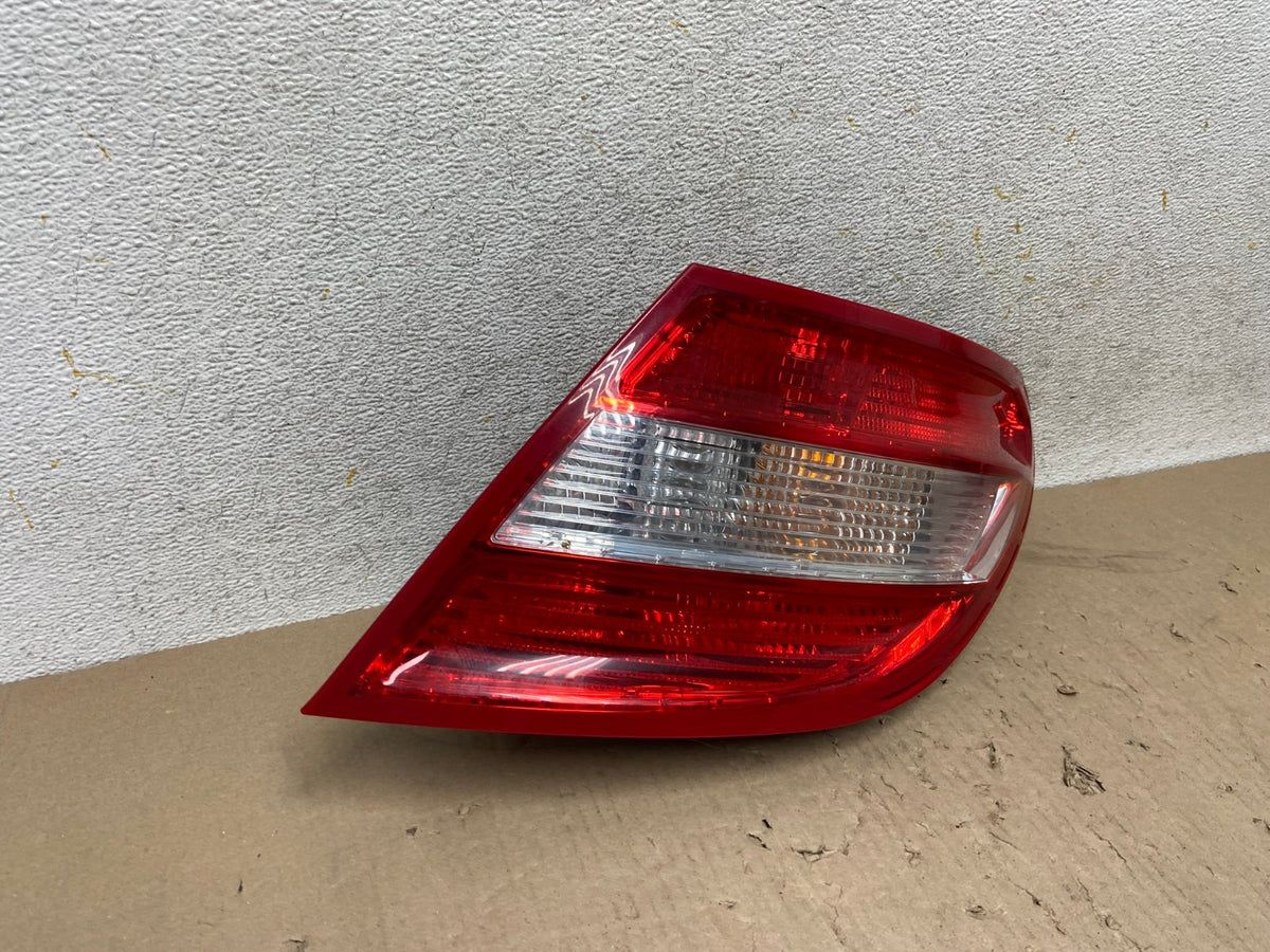 2008 2009 2010 2011 Mercedes C-Class Right Passenger Tail Light AH7678 LK1