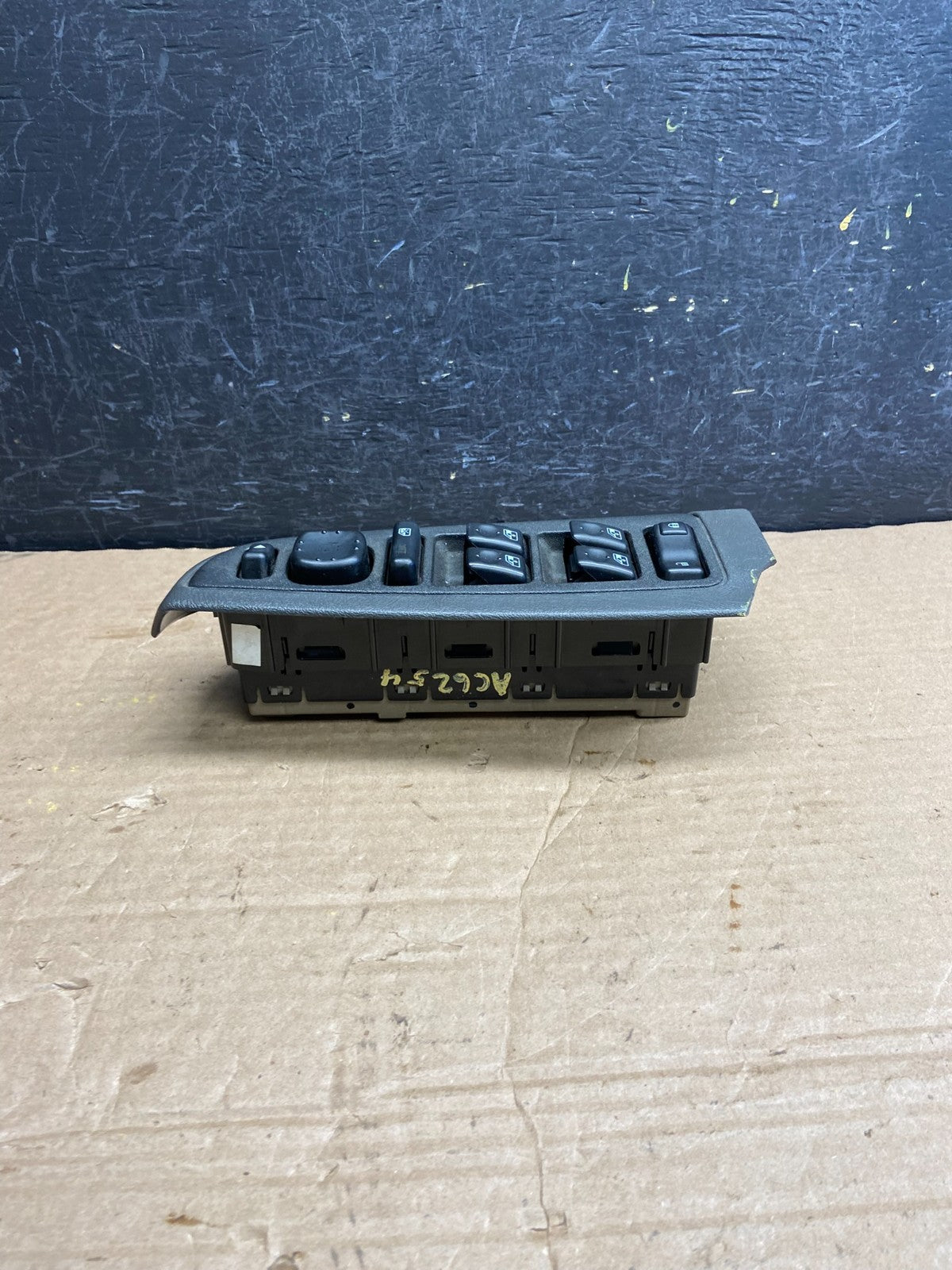 2003 to 2006 Suburban Tahoe Yukon Front Left Driver Window Switch AF2015 DG1