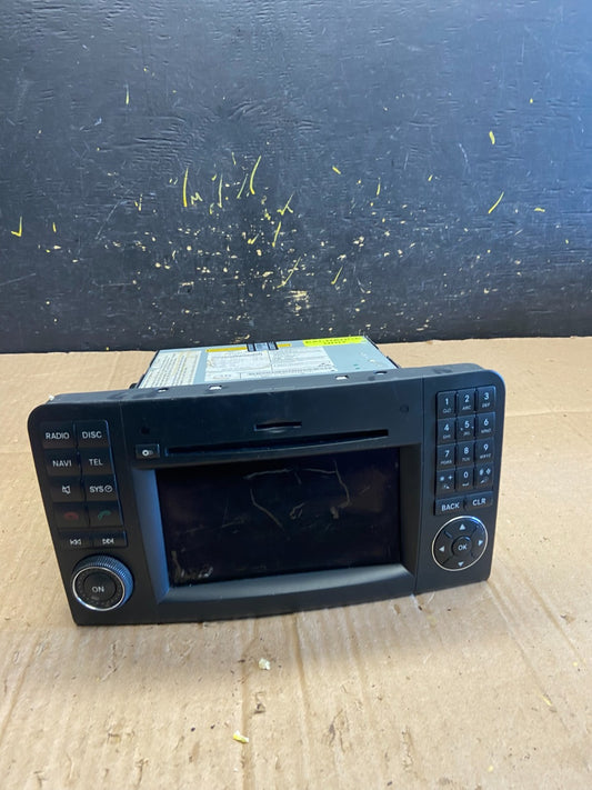 2009 to 2012 Mercedes ML350 GL450 Radio Navigation Screen Display aa7953 DG0