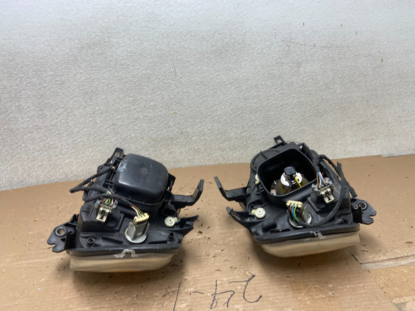 2002 - 2005 Mercedes ML ML350 ML500 Left+Right Side Halogen Headlights AB1572 DW10