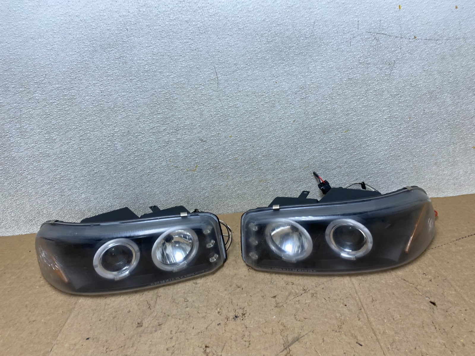 1999- 2006 GMC Sierra Left+Right Set LED Headlight W9247 DG0