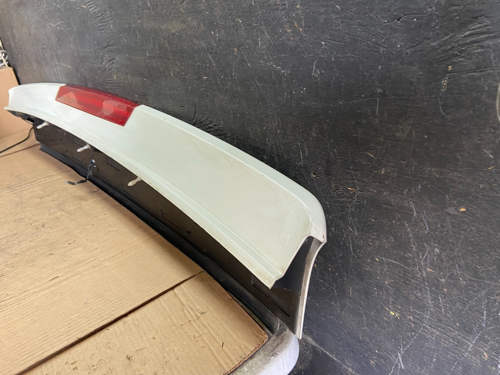 2007 to 2014 Chevrolet Tahoe Hybrid Spoiler Wing 3rd Brake Light  p8497 DG8
