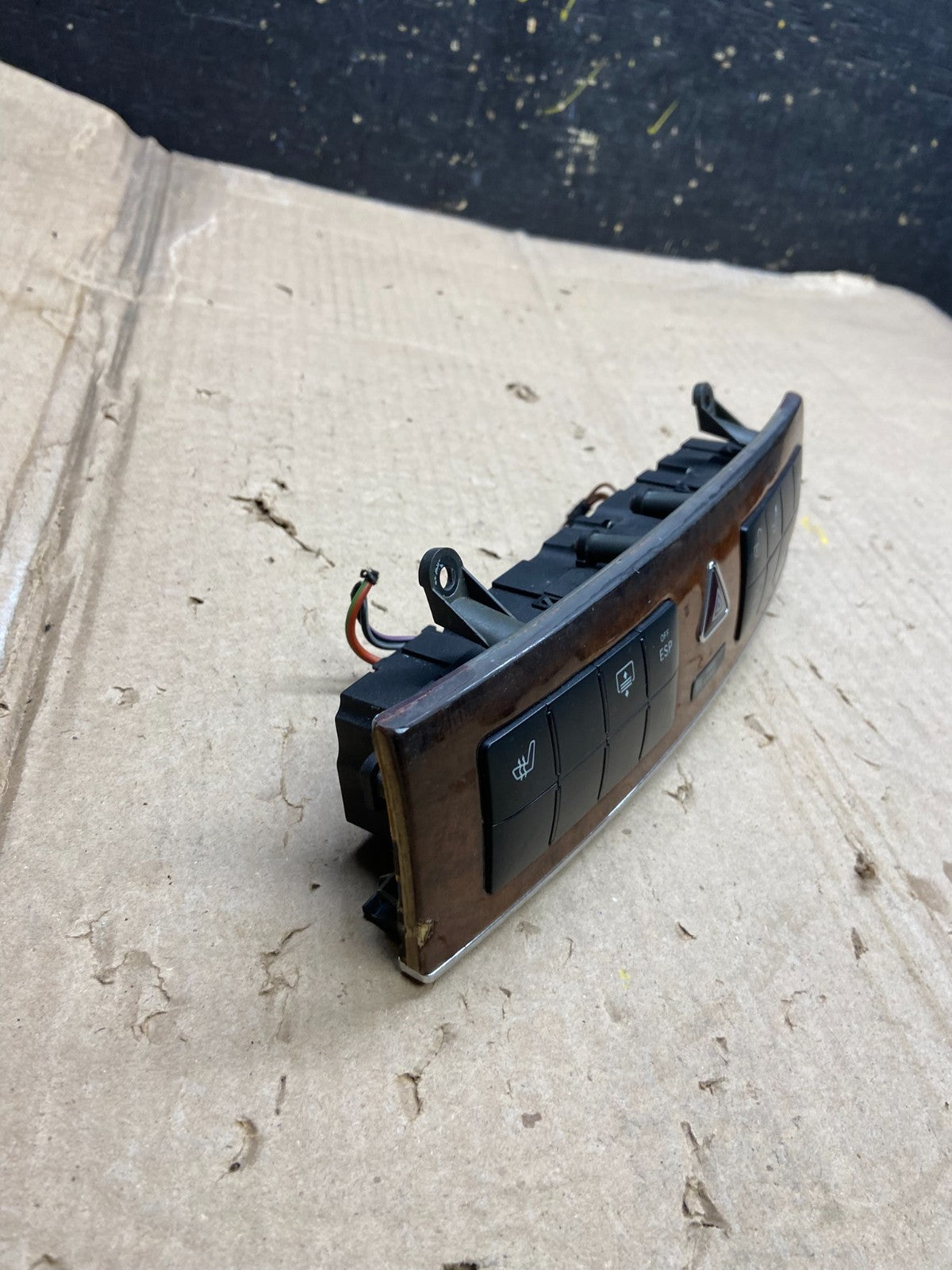 2005 - 2007 Mercedes C230 C240 Center Console Switch Control Unit X5765  DG1