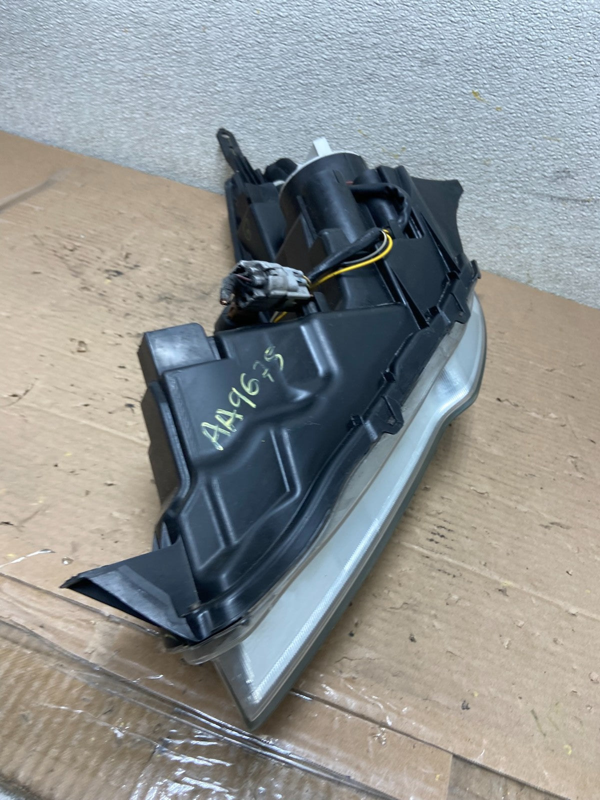 2010-2012 Subaru Legacy Outback Right Passenger Headlight Oem AA9675 DW7