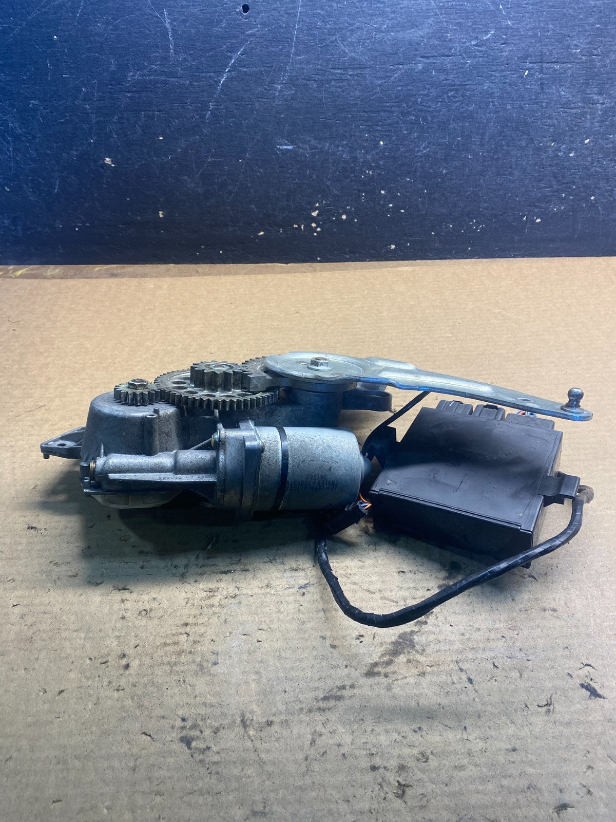 2007 2008 Acadia Enclave Escalade Suburban Liftgate Door Module Motor aa0730  DG5
