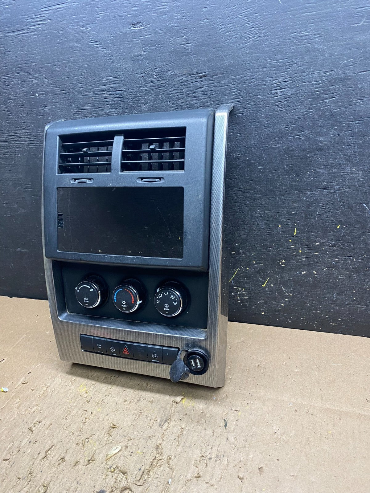 2008 to 2012 Jeep Liberty Dash Climate Temperature Control Radio Bezel T8542 DG2