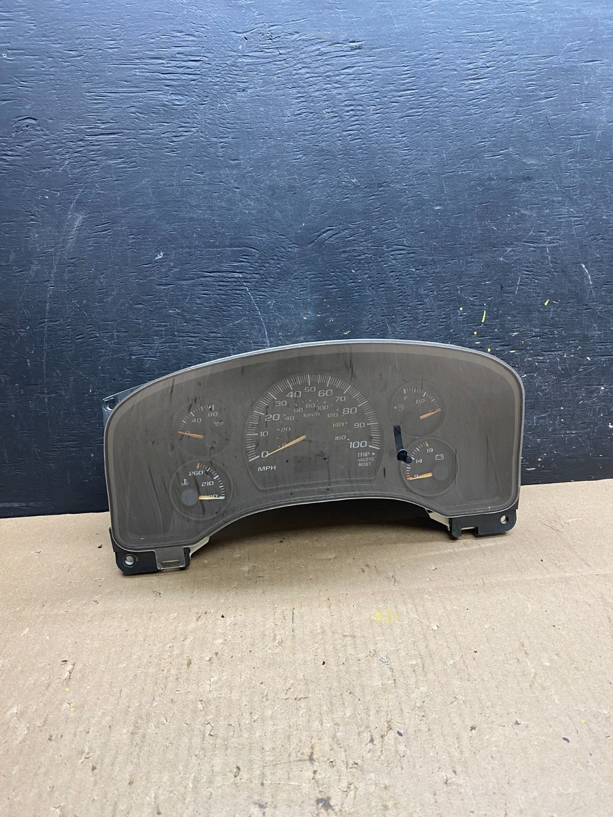 2004 to 2007 Chevrolet Express Speedometer Cluster Gauge T4835 DG0
